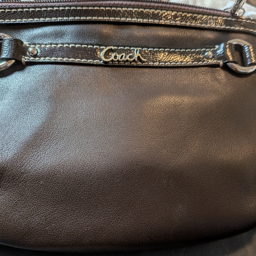 Coach Vintage Brown Leather Wristletโ